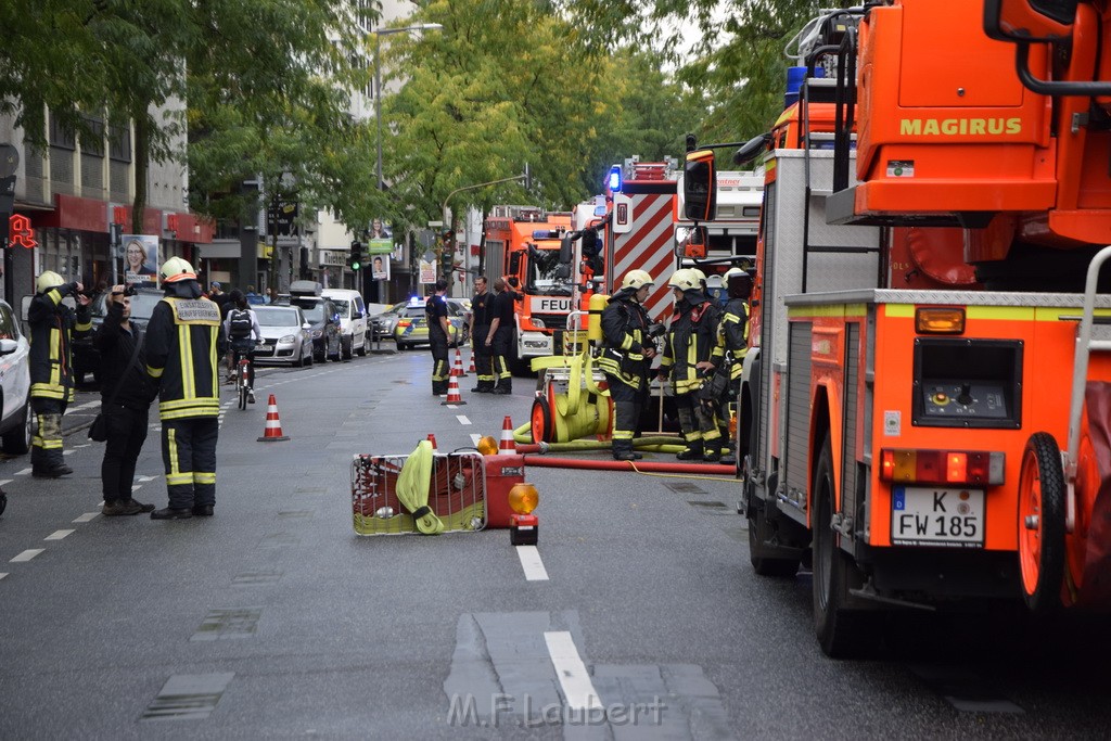 Feuer 2 Koeln Nippes Neusserstr P109.JPG - Miklos Laubert